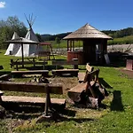 Teepee A Karavanove Stani Koupalo Janovicky *