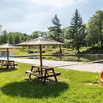 Teepee A Karavanove Stani Koupalo Janovicky Κάμπινγκ Hermankovice