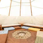Teepee A Karavanove Stani Koupalo Janovicky *