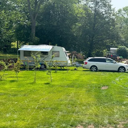 Kamp alanı Teepee A Karavanove Stani Koupalo Janovicky *