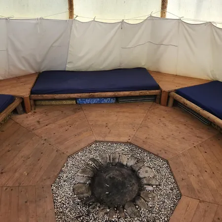 Teepee A Karavanove Stani Koupalo Janovicky * Hermankovice