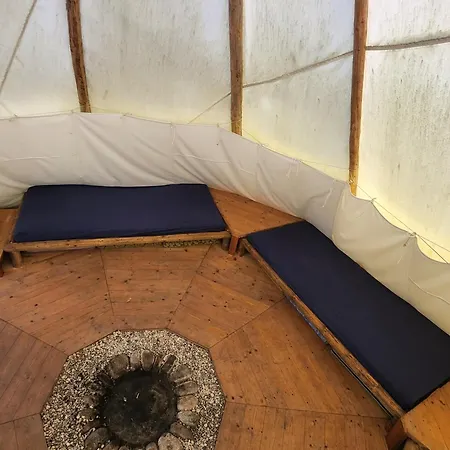 Teepee A Karavanove Stani Koupalo Janovicky Hermankovice