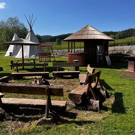 Teepee A Karavanove Stani Koupalo Janovicky *