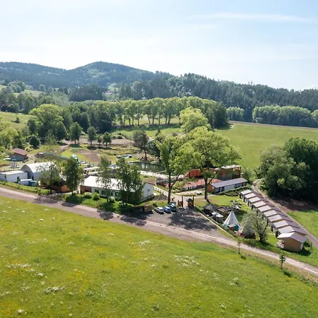 Teepee A Karavanove Stani Koupalo Janovicky 캠프장 *