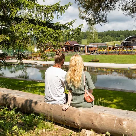 Teepee A Karavanove Stani Koupalo Janovicky 캠프장