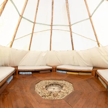 Teepee A Karavanove Stani Koupalo Janovicky * Hermankovice