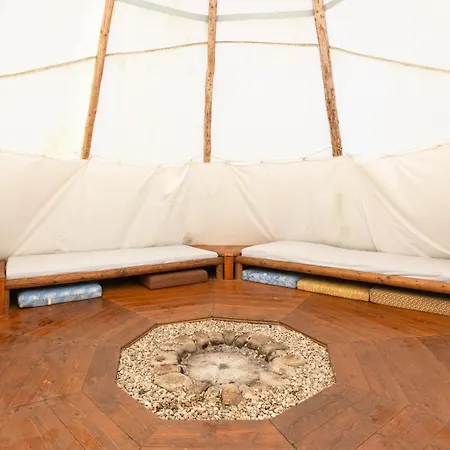 Teepee A Karavanove Stani Koupalo Janovicky Hermankovice