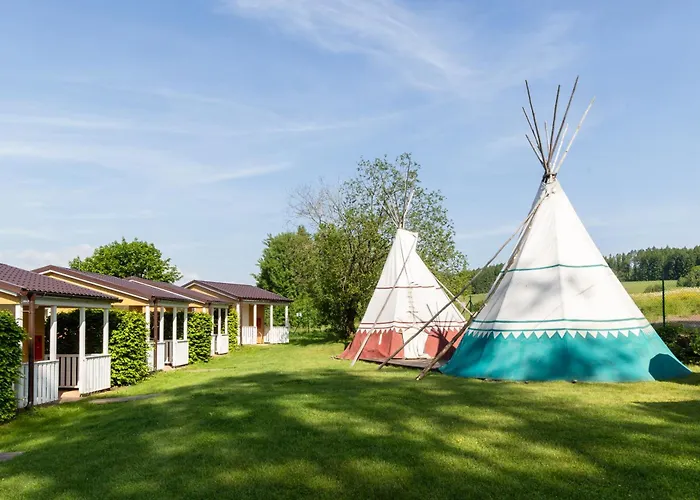 Teepee A Karavanove Stani Koupalo Janovicky Кемпинг