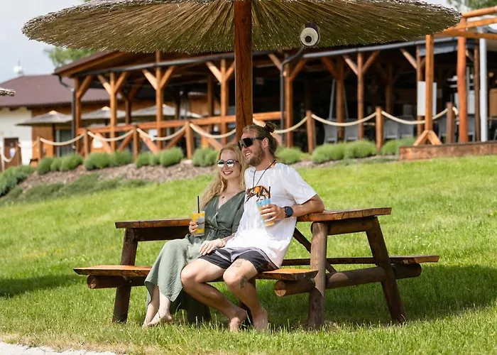Teepee A Karavanove Stani Koupalo Janovicky Hermankovice