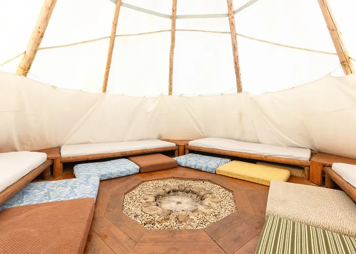 Teepee A Karavanove Stani Koupalo Janovicky *