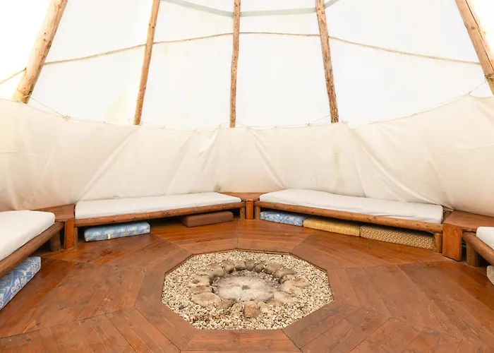 Teepee A Karavanove Stani Koupalo Janovicky Hermankovice