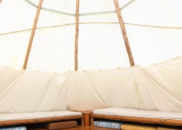 Teepee A Karavanove Stani Koupalo Janovicky Кемпинг *